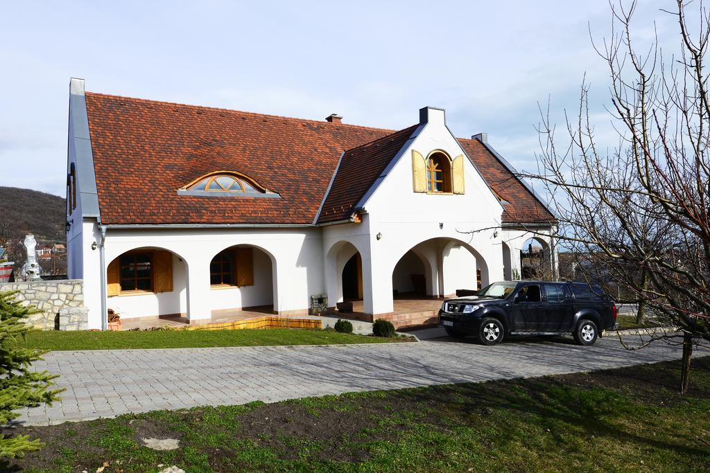 Figula Vendeghaz Hotel Balatonfured Luaran gambar