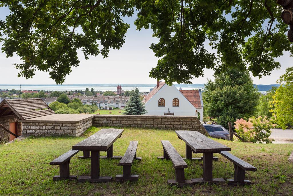 Figula Vendeghaz Hotel Balatonfured Luaran gambar