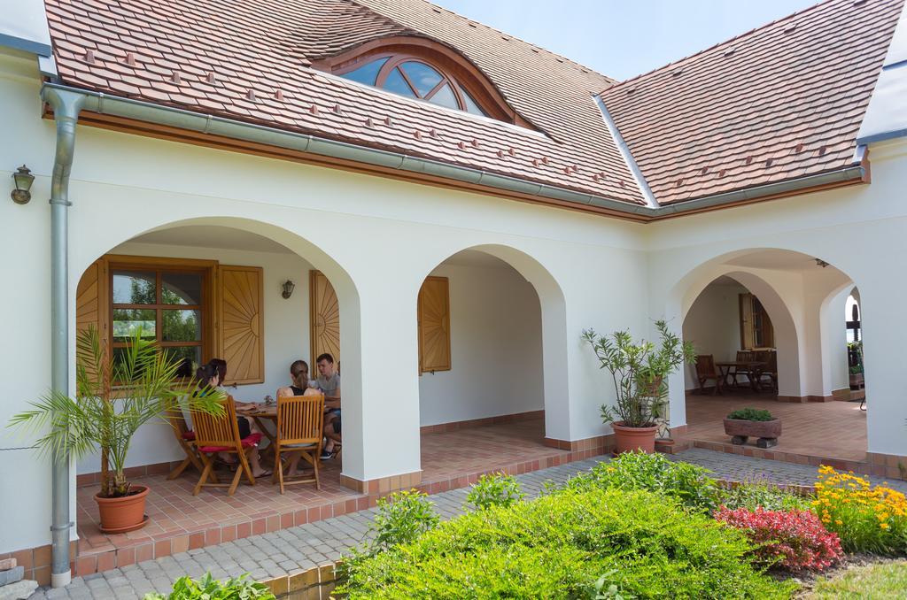 Figula Vendeghaz Hotel Balatonfured Luaran gambar