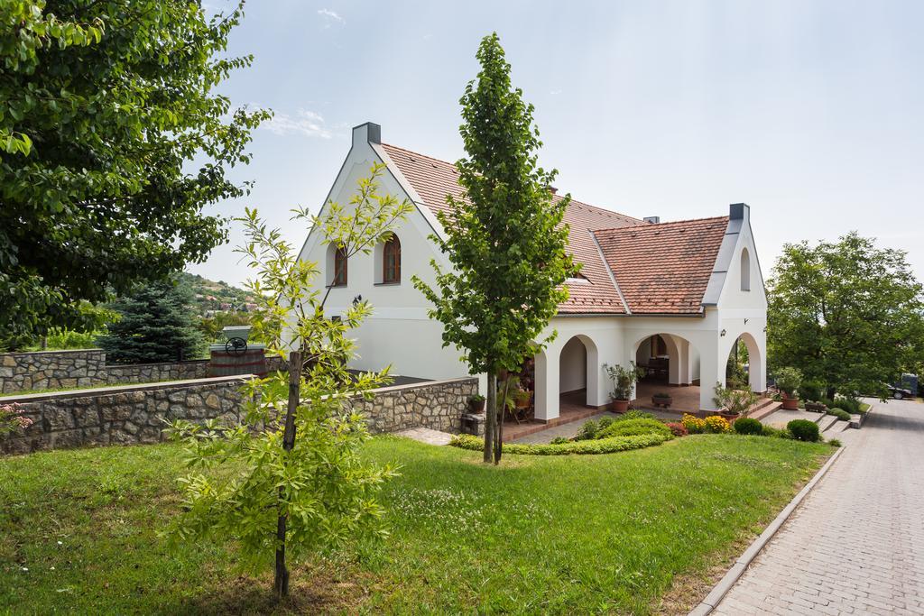 Figula Vendeghaz Hotel Balatonfured Luaran gambar